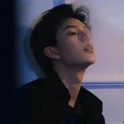 男生把女生衣服给脱了视频,男生脱衣视频引发社会热议