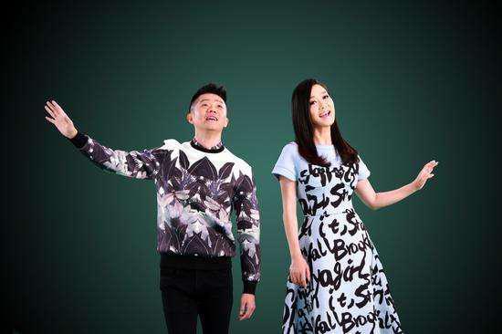 凤凰传奇天蓝蓝视频,凤凰传奇演绎的梦幻乡村风情